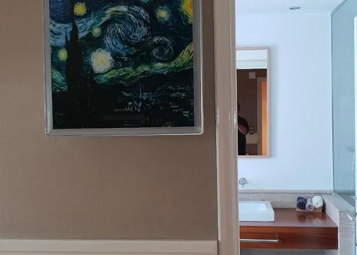 18 Torres Alfonso Attic Апартаменты