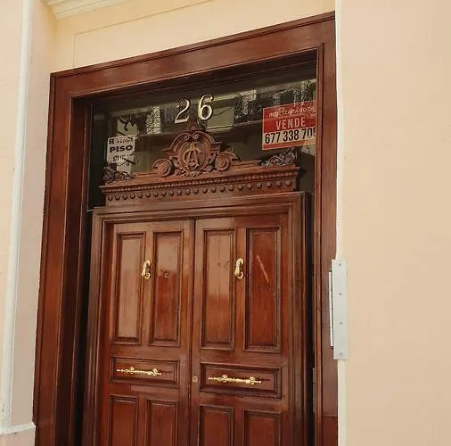 18 Torres Alfonso Attic Апартаменты *