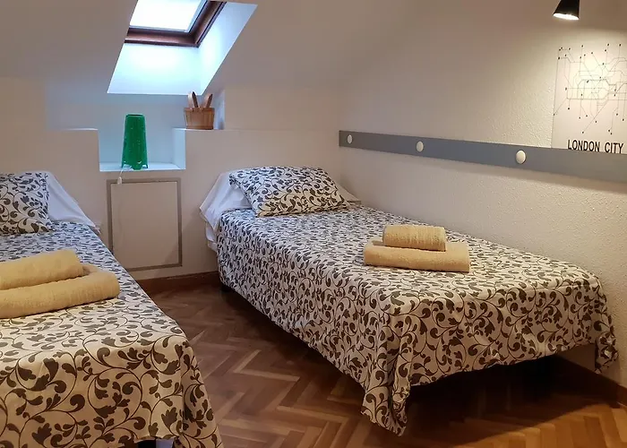 18 Torres Alfonso Attic Апартаменты *